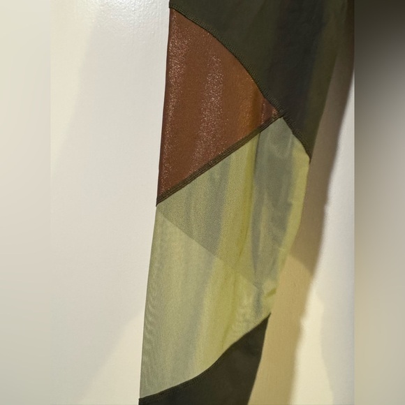 JoyLab Colorblock Leggings with mesh blocking size small - Picture 2 of 4